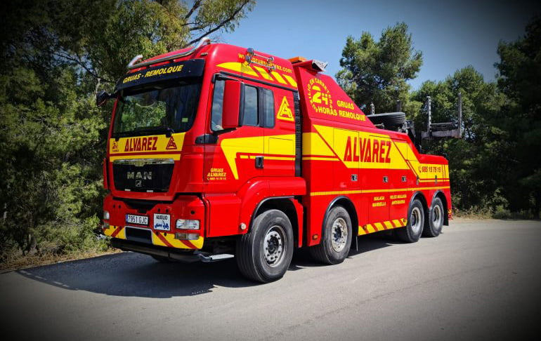 Grúas para camiones y transportes especiales desde Málaga